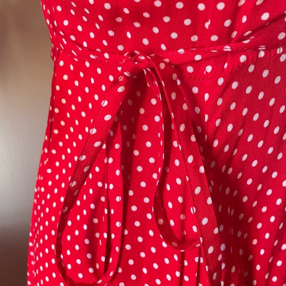 Cute cute wrap dress with pockets! NWOT - Picture 2 of 7